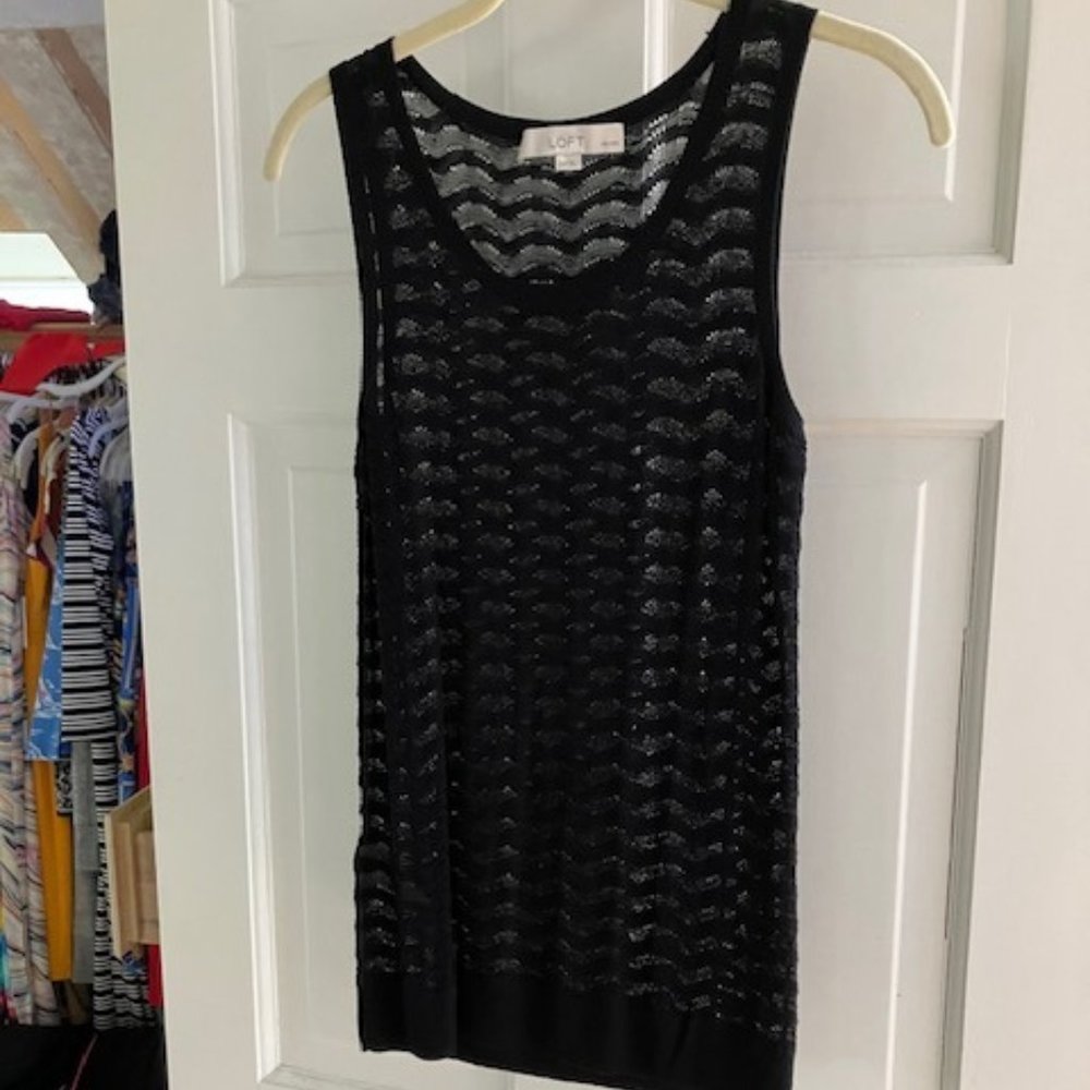 Black Scoop-Neck Sleeveless Top